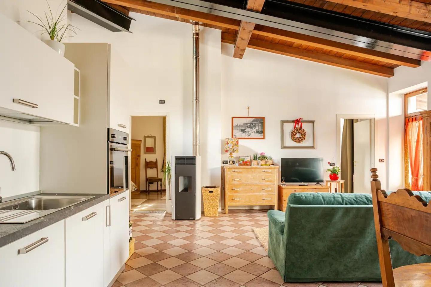 Dimora Perla Di - Historical Wine Retreat Near Bernina Express *